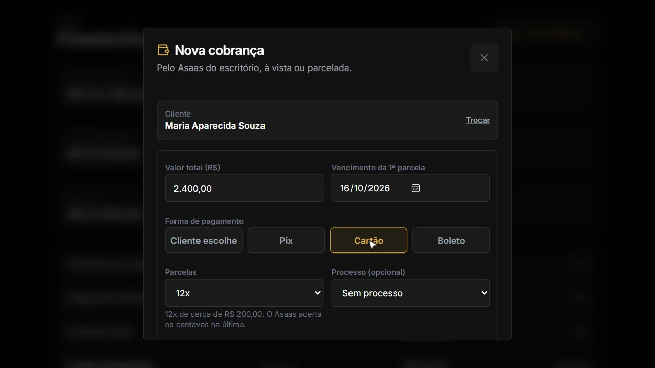 Formulário de nova cobrança com 2.400 reais no cartão em 12 vezes de cerca de 200 reais.